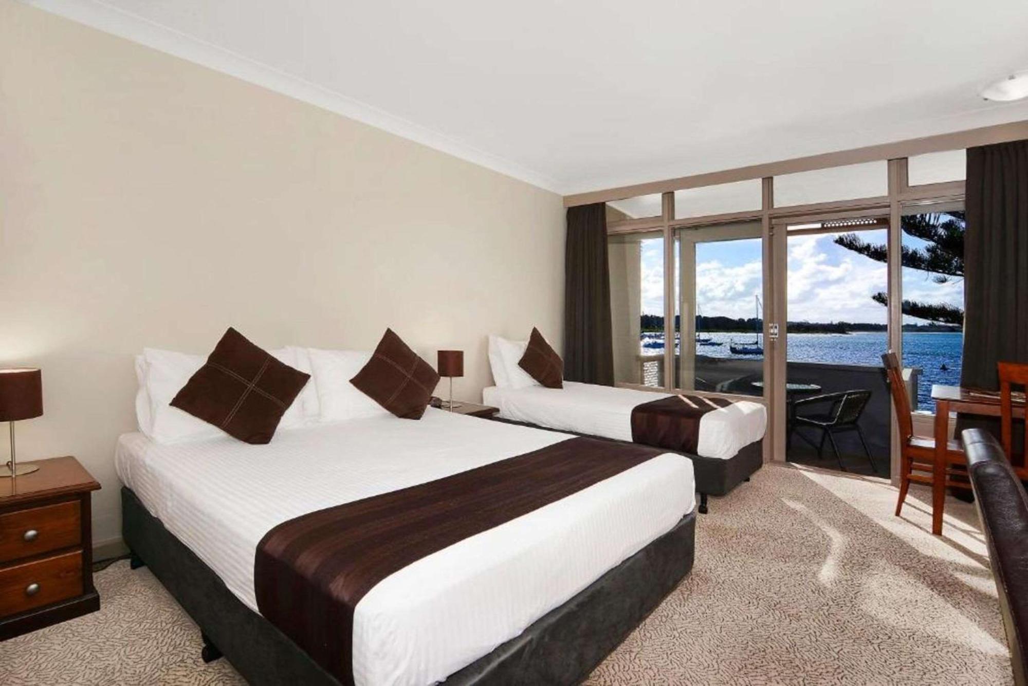 Comfort Resort Waters Edge Port Macquarie Exterior photo