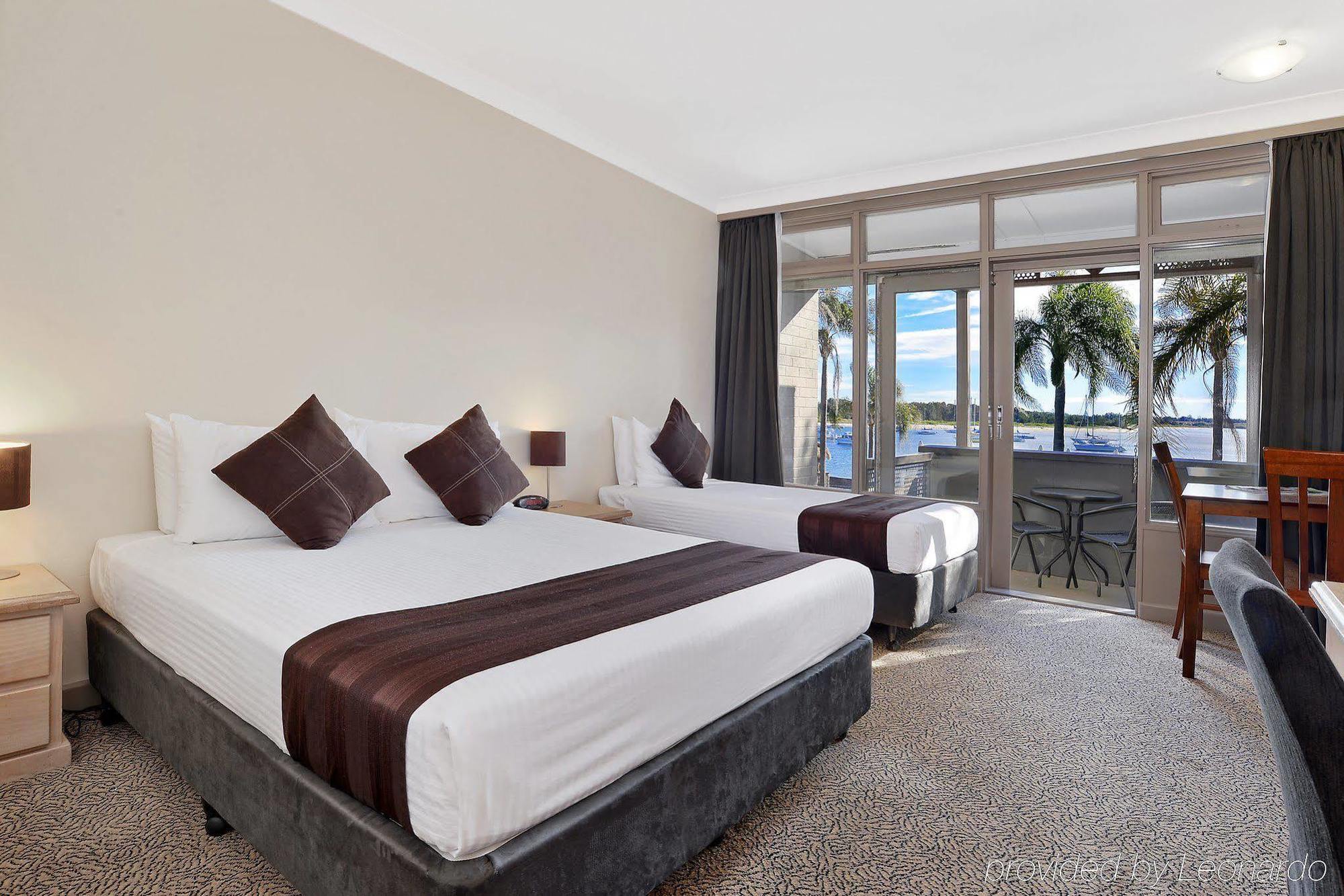 Comfort Resort Waters Edge Port Macquarie Exterior photo