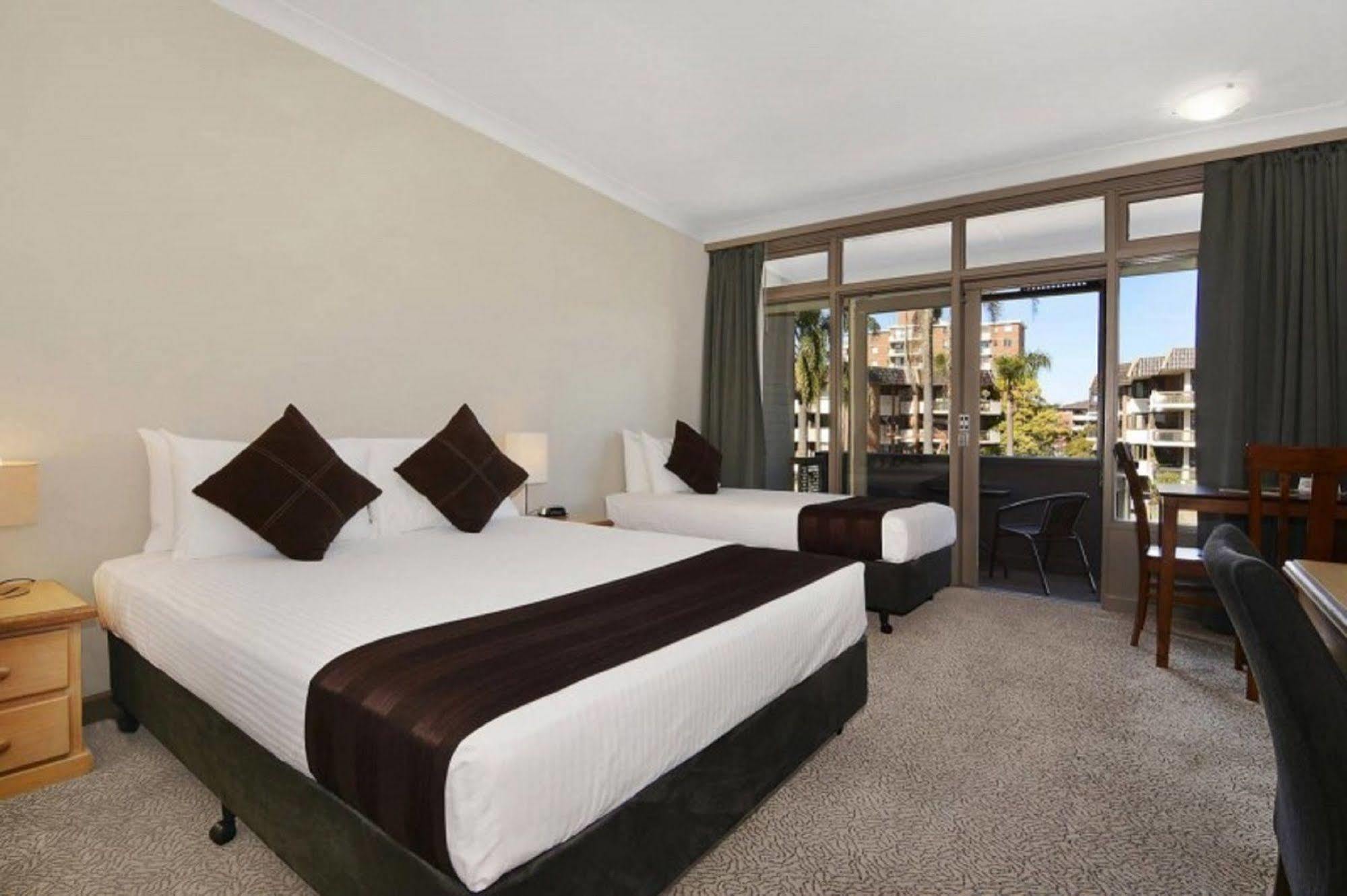 Comfort Resort Waters Edge Port Macquarie Exterior photo